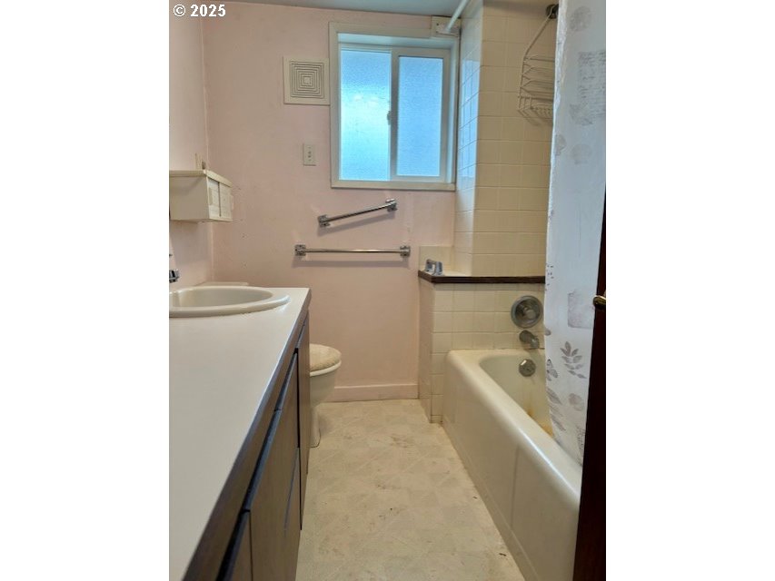 47587 Wawane Lane Pendleton, OR 97801 - Photo 17 of 31 Bathroom