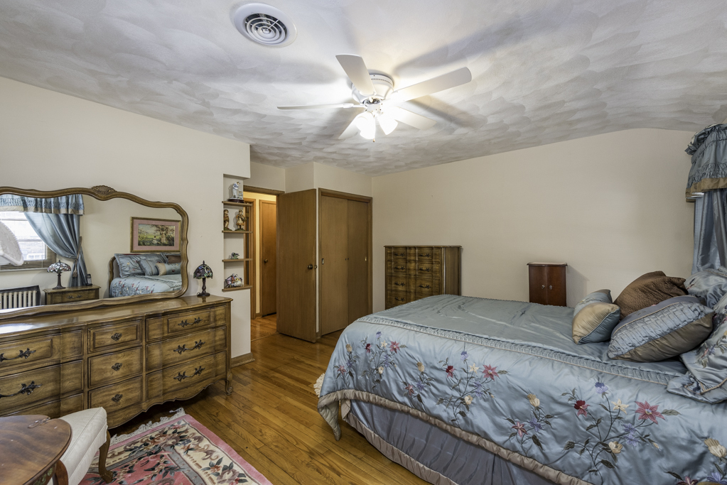 1118 Shiloh Boulevard Zion, IL 60099 - Photo 20 of 33 a bedroom with a bed and a dresser in it