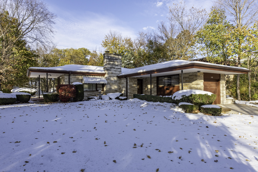 1118 Shiloh Boulevard Zion, IL 60099 - Photo 2 of 33 a view of a house with a patio