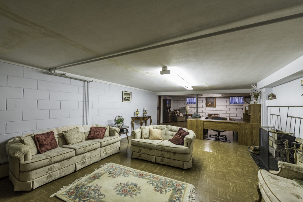 1118 Shiloh Boulevard Zion, IL 60099 - Photo 23 of 33 a living room with furniture and a couch