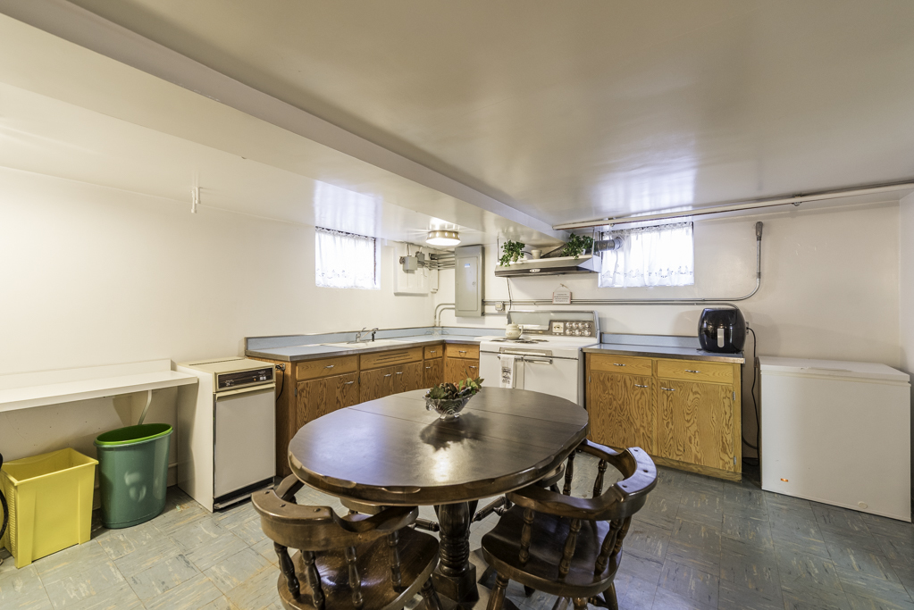 1118 Shiloh Boulevard Zion, IL 60099 - Photo 25 of 33 a kitchen with a table and chairs in it
