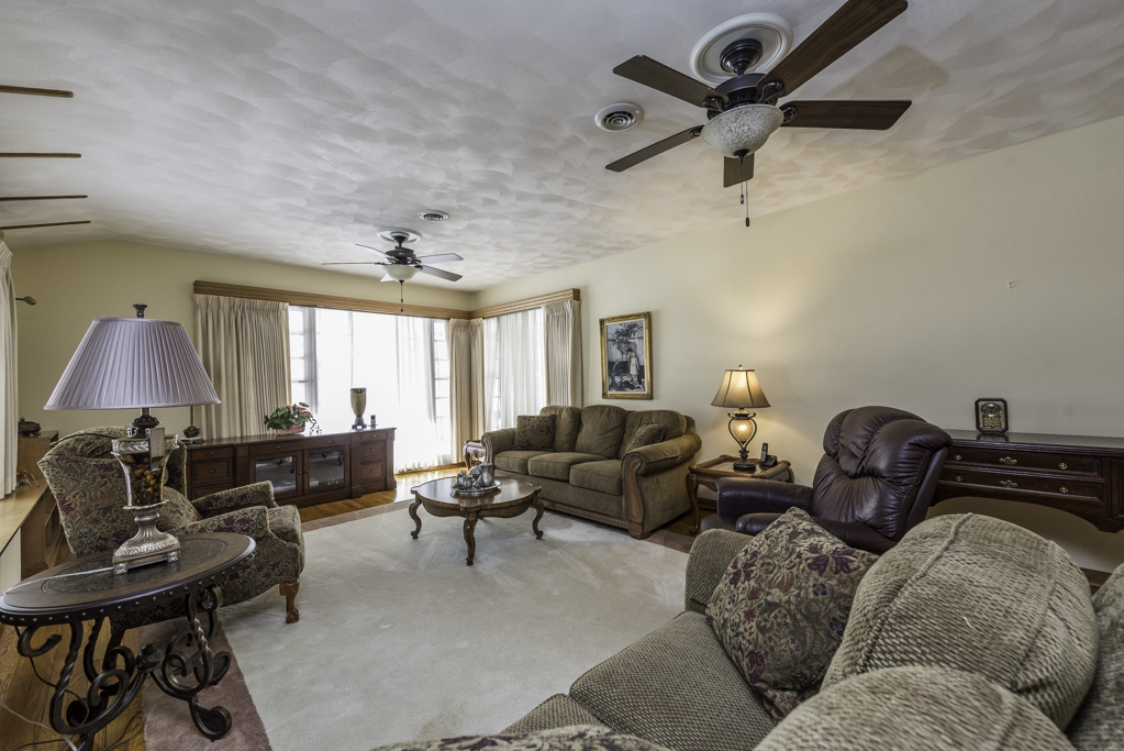 1118 Shiloh Boulevard Zion, IL 60099 - Photo 5 of 33 a living room with furniture and a window