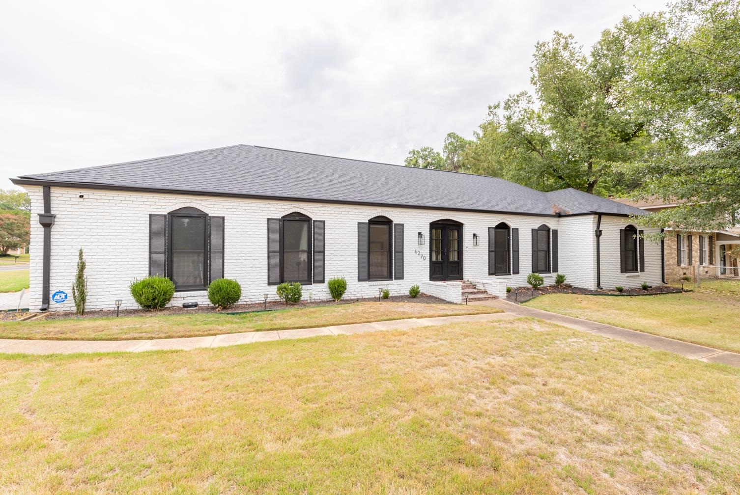 6270 Quince Road Memphis, TN 38119 - Photo 28 of 28 Ranch-style home featuring a front lawn