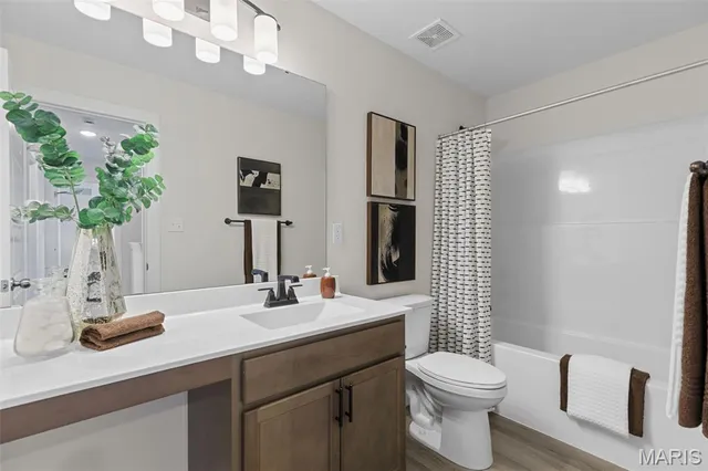 $710,825 | 8019 Cotswald Trail, Cottleville, MO 63304