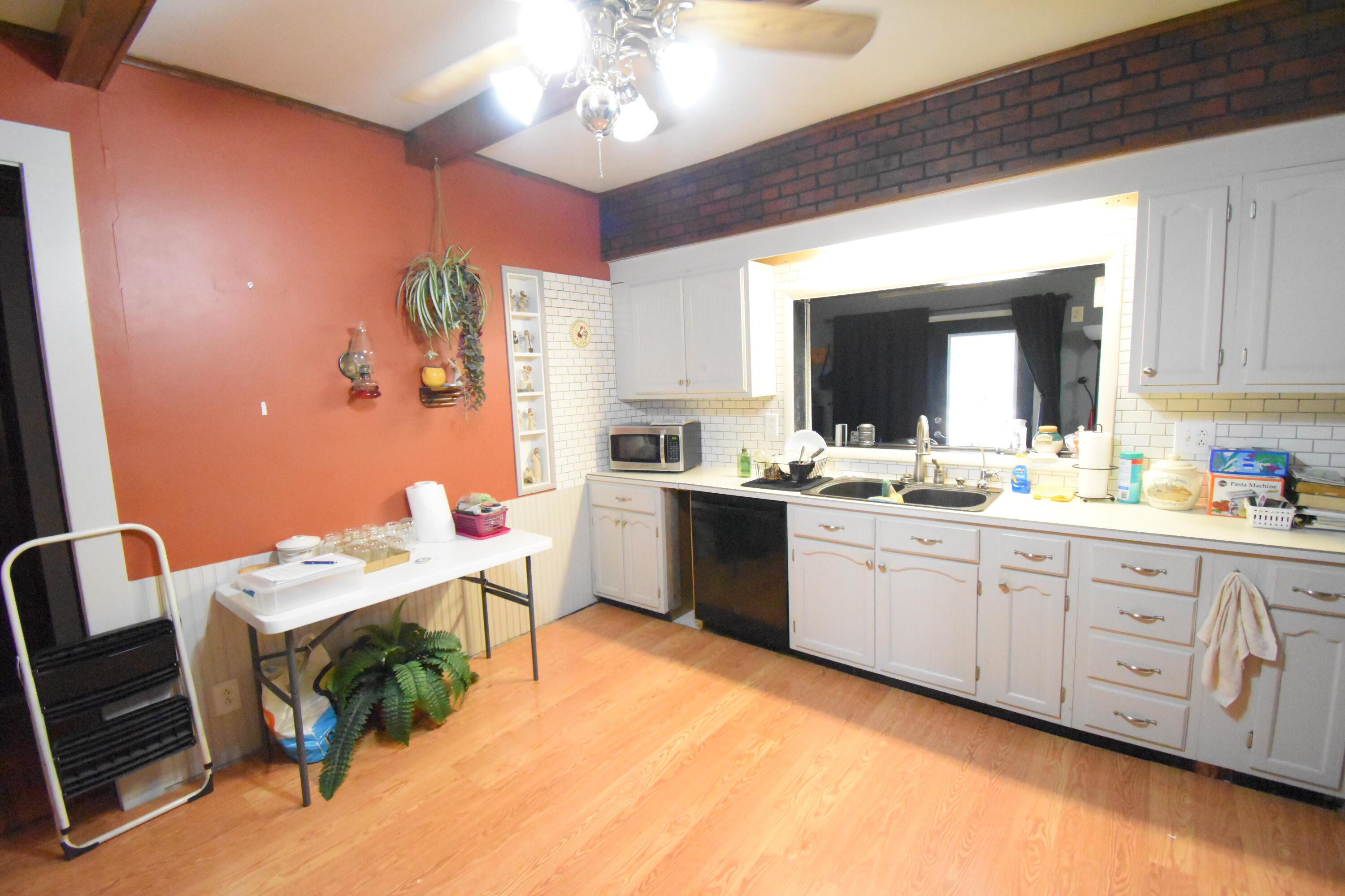 522 North Cullen Street Rensselaer, IN 47978 - Photo 14 of 43 a very nice looking dining room with a large window