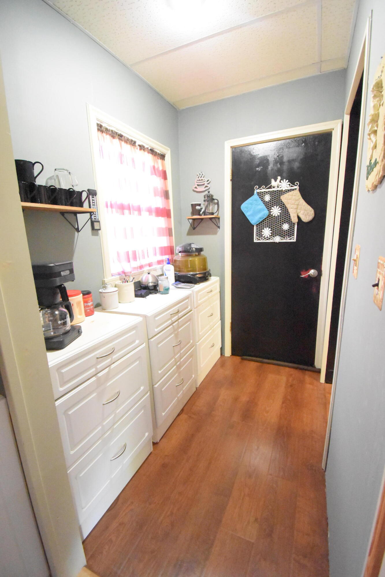 522 North Cullen Street Rensselaer, IN 47978 - Photo 17 of 43 a kitchen with a refrigerator and window