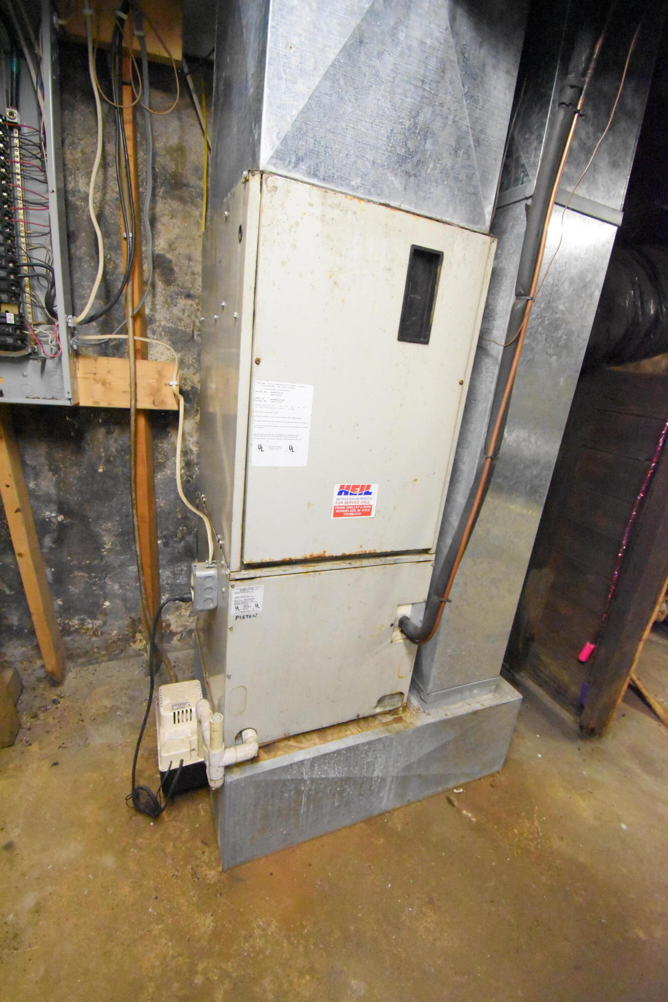 522 North Cullen Street Rensselaer, IN 47978 - Photo 33 of 43 a room with gym equipment