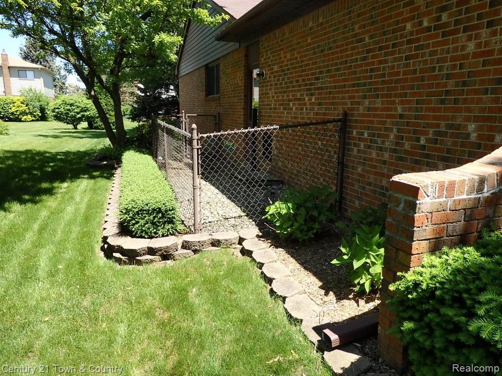 242 Poco Court Rochester Hills, MI 48307 - Photo 14 of 45