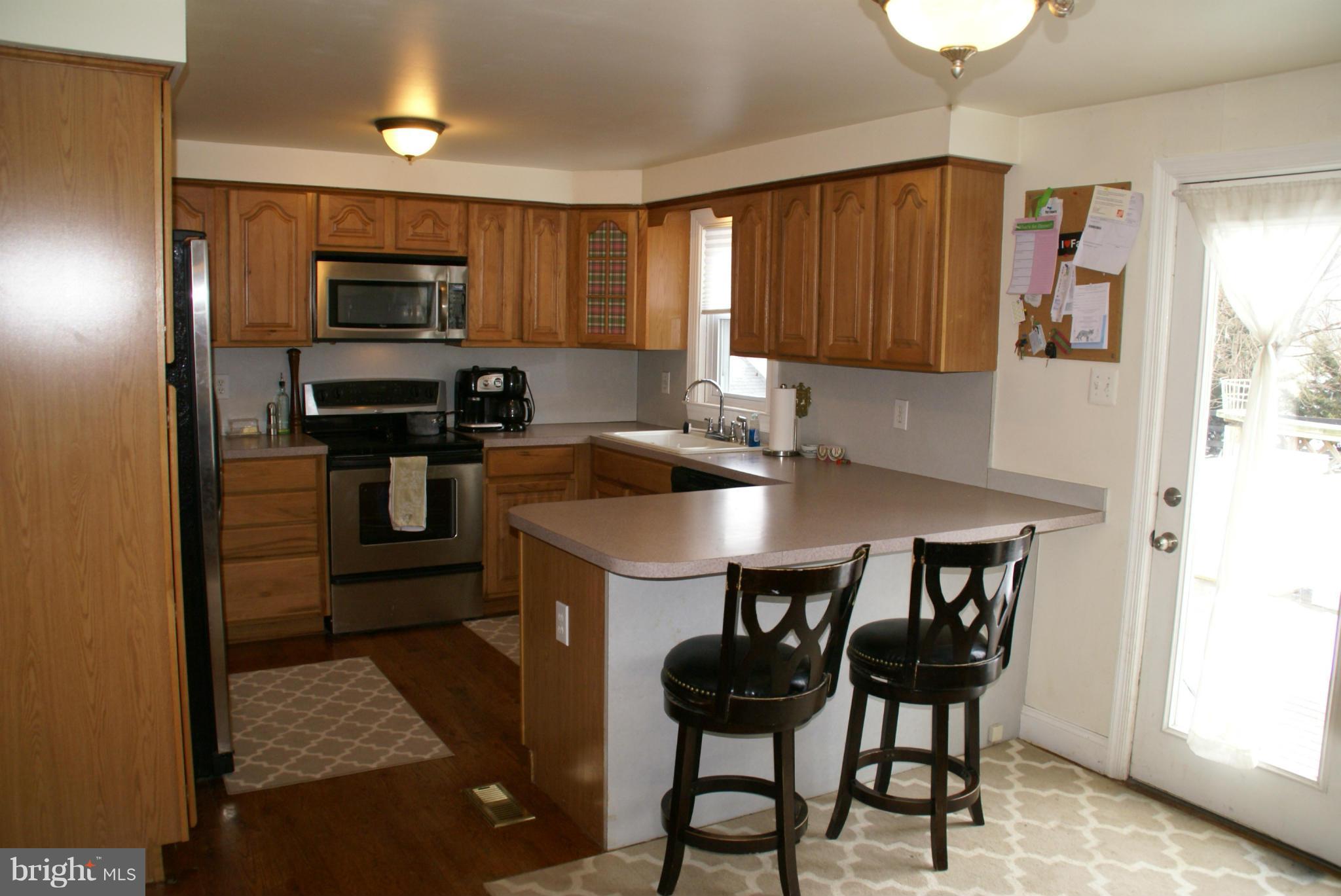 36646 Shoemaker School Road Purcellville, VA 20132 - Photo 2 of 24 Kitchen