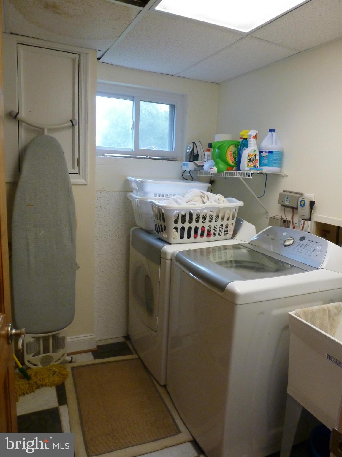 36646 Shoemaker School Road Purcellville, VA 20132 - Photo 16 of 24 Laundry Room