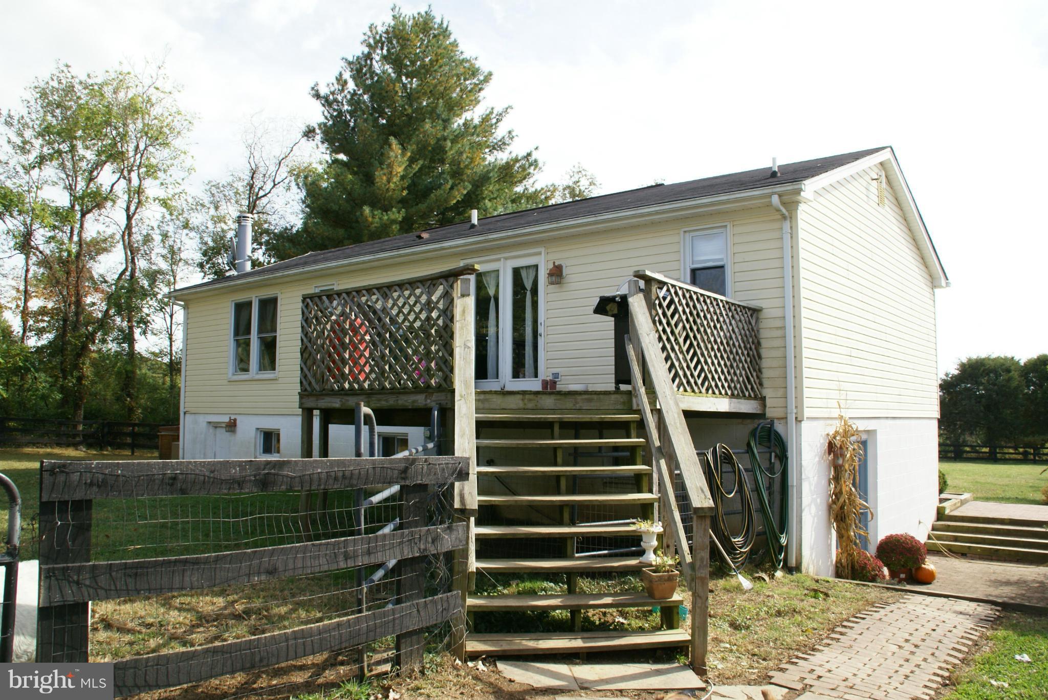 36646 Shoemaker School Road Purcellville, VA 20132 - Photo 22 of 24 Exterior (Rear)