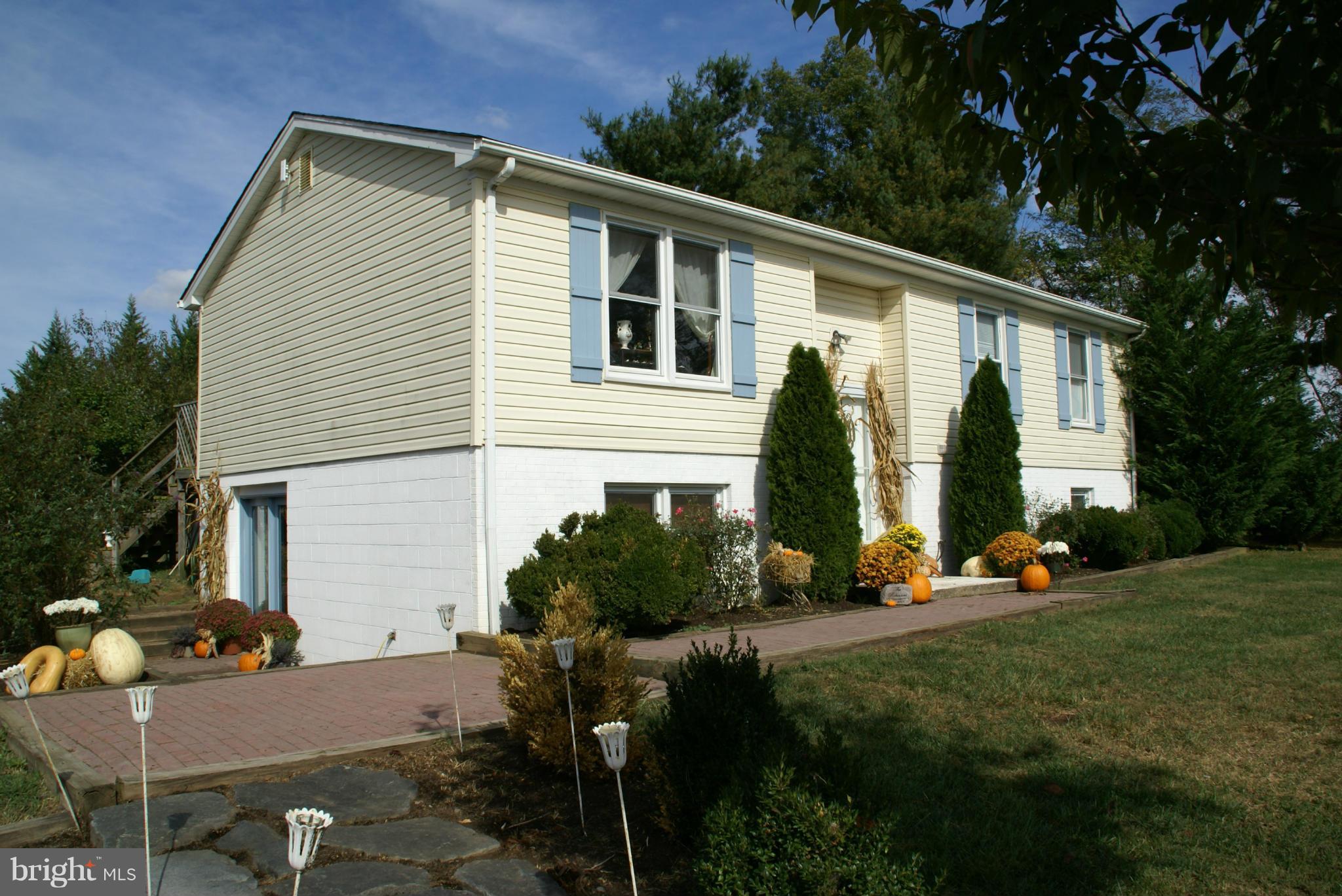 36646 Shoemaker School Road Purcellville, VA 20132 - Photo 23 of 24 Exterior (Front)
