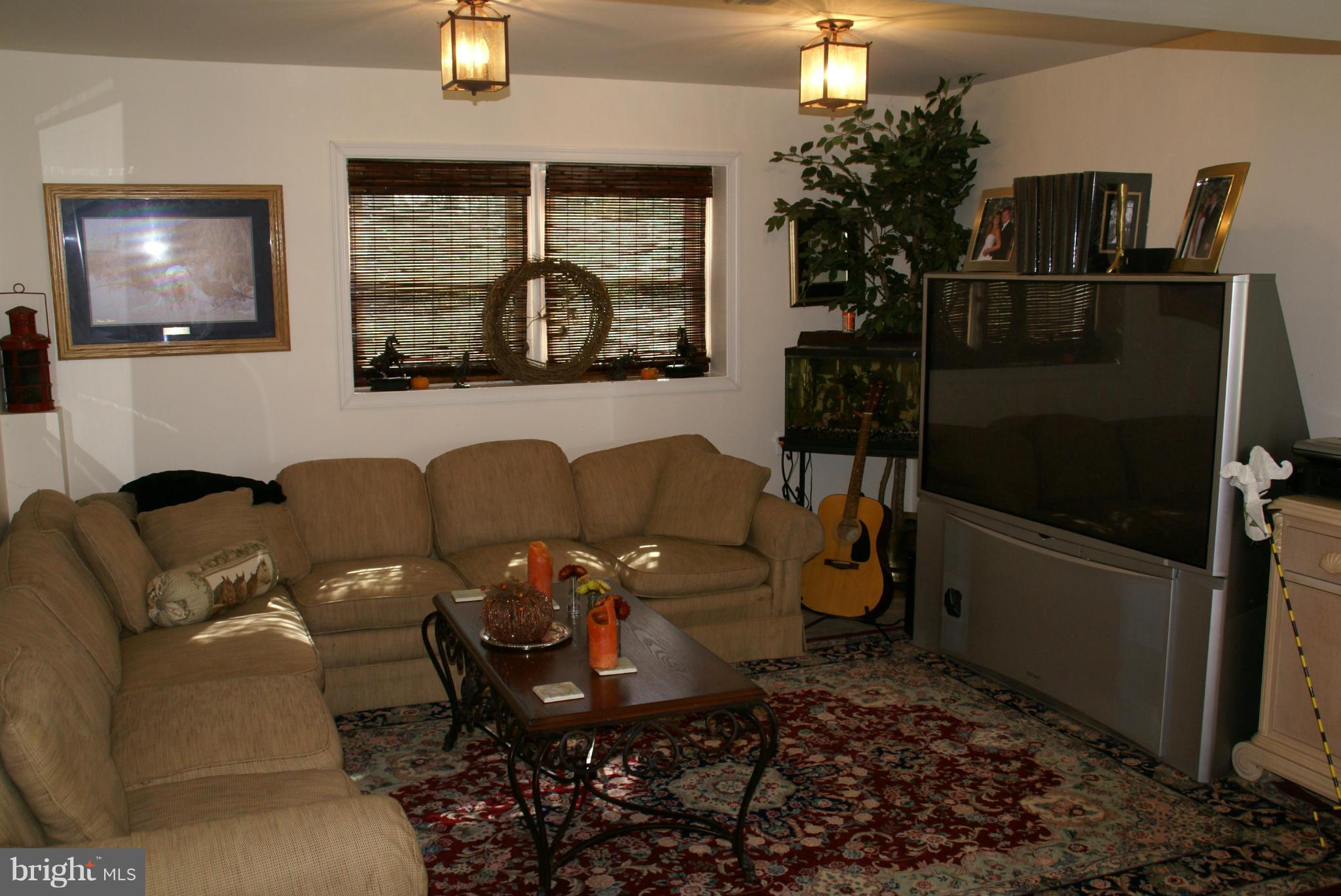 36646 Shoemaker School Road Purcellville, VA 20132 - Photo 6 of 24 Family Room