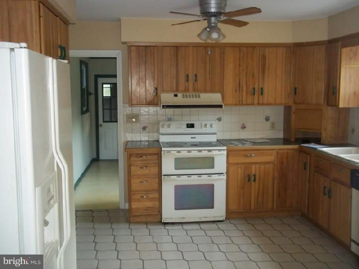 316 North Old Mill Road Dover, DE 19901 - Photo 9 of 24 Kitchen