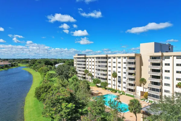 $275,000 | 800 Northeast 195th Street, Unit 601, Miami, FL 33179