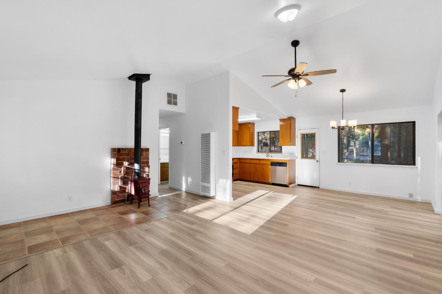 5498 Platt Mountain Road Forest Ranch, CA 95942 - Photo 24 of 59 Living Room