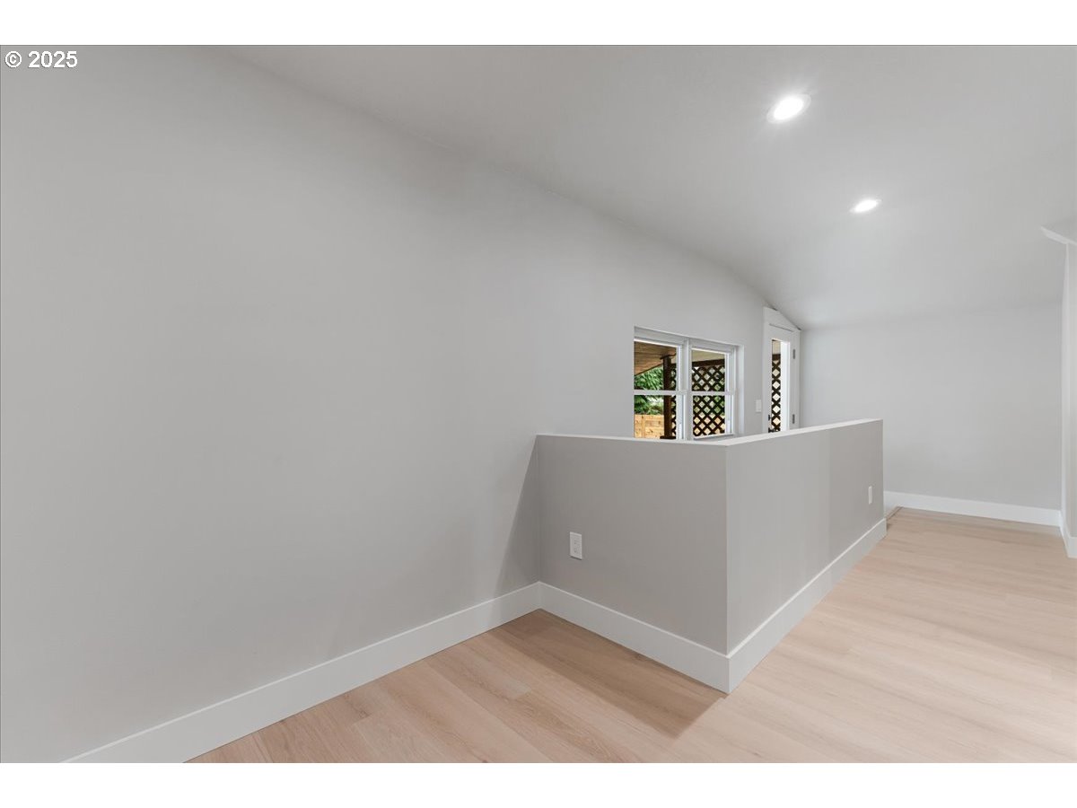 7216 North Ivanhoe Street Portland, OR 97203 - Photo 24 of 30 a view of a living room with bathroom
