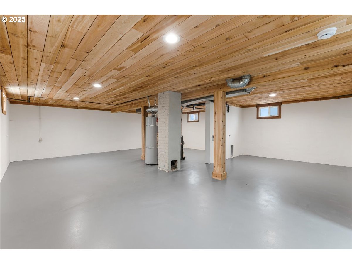 7216 North Ivanhoe Street Portland, OR 97203 - Photo 25 of 30 a view of a room with wooden floor