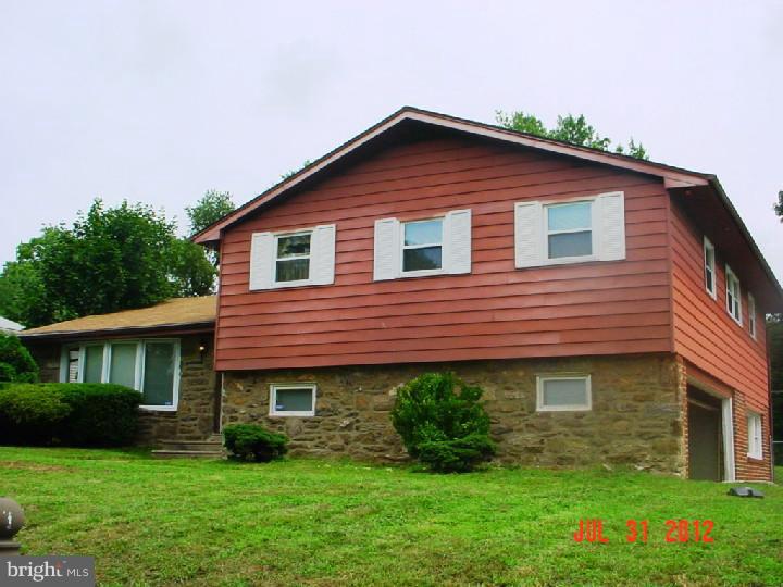 121 Flagstaff Road Philadelphia, PA 19115 - Photo 1 of 14 Exterior Front