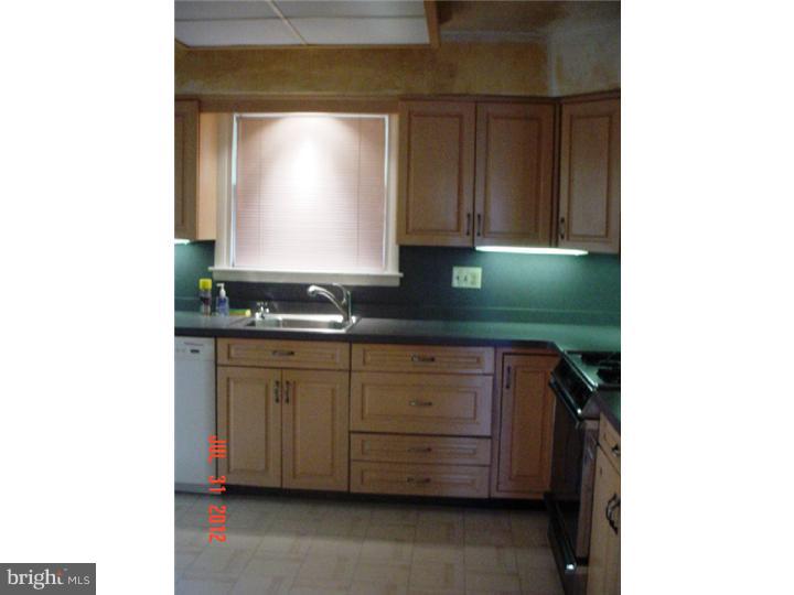 121 Flagstaff Road Philadelphia, PA 19115 - Photo 6 of 14 Kitchen