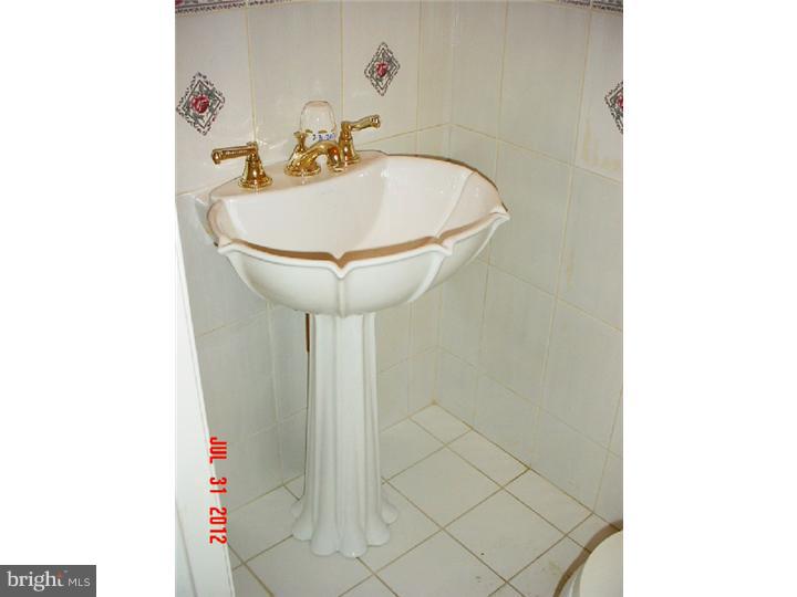 121 Flagstaff Road Philadelphia, PA 19115 - Photo 8 of 14 Bathroom