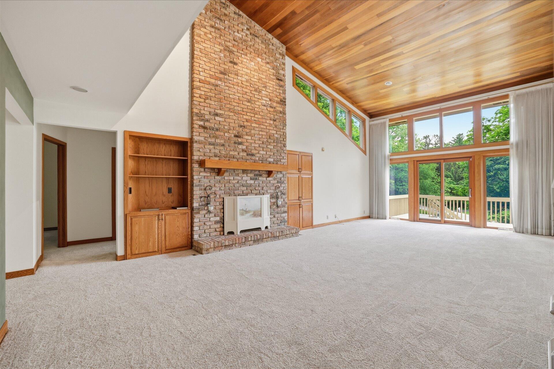 790 Garrison Court Delafield, WI 53018 - Photo 5 of 37 16-005_BCAM1329