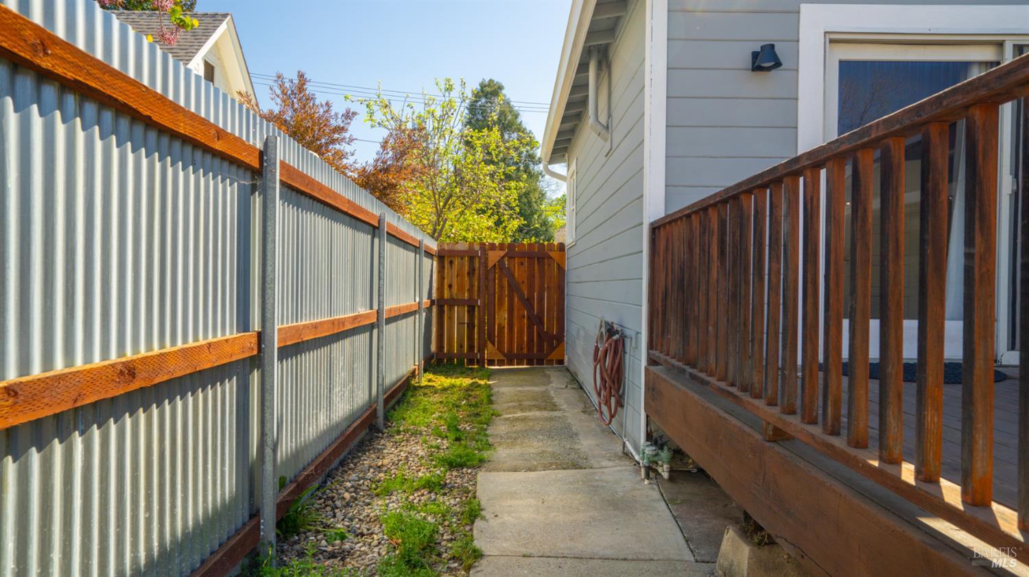 125 Kendal Street Vacaville, CA 95688 - Photo 41 of 45 a view of balcony with small garden