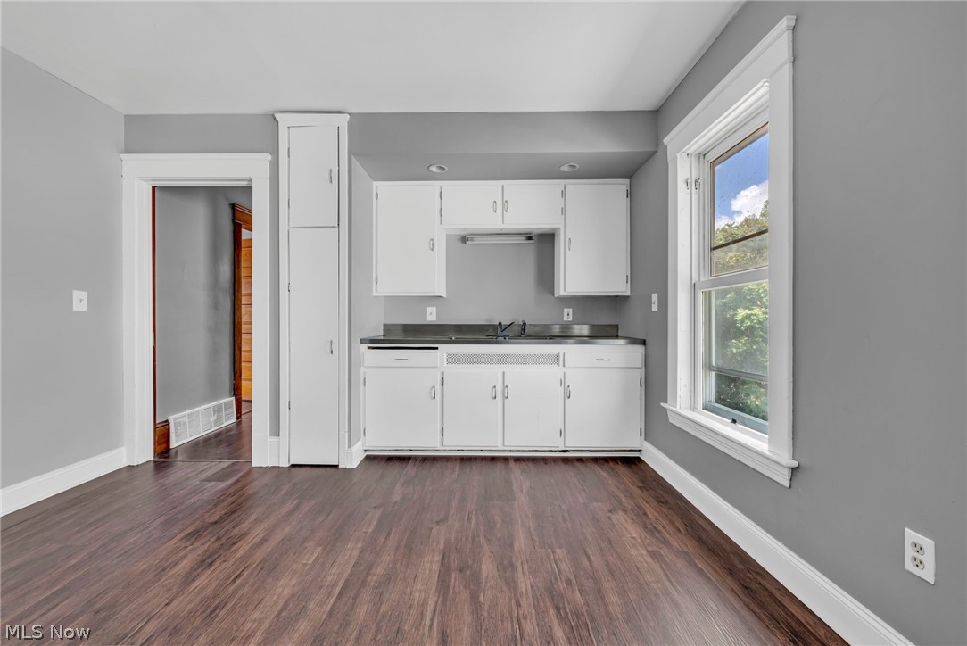 4438 Pearl Road Cleveland, OH 44109 - Photo 11 of 50