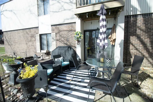 $200,000 | 521 73rd Street, Unit 104, Downers Grove, IL 60516