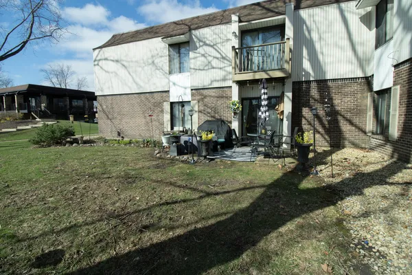 $200,000 | 521 73rd Street, Unit 104, Downers Grove, IL 60516