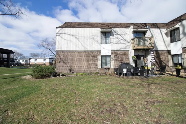 $200,000 | 521 73rd Street, Unit 104, Downers Grove, IL 60516