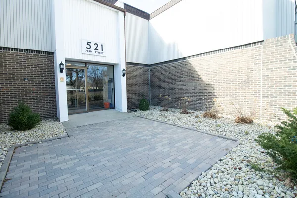 $200,000 | 521 73rd Street, Unit 104, Downers Grove, IL 60516