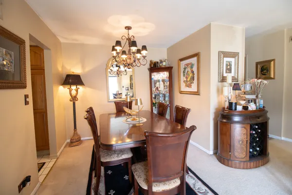 $200,000 | 521 73rd Street, Unit 104, Downers Grove, IL 60516