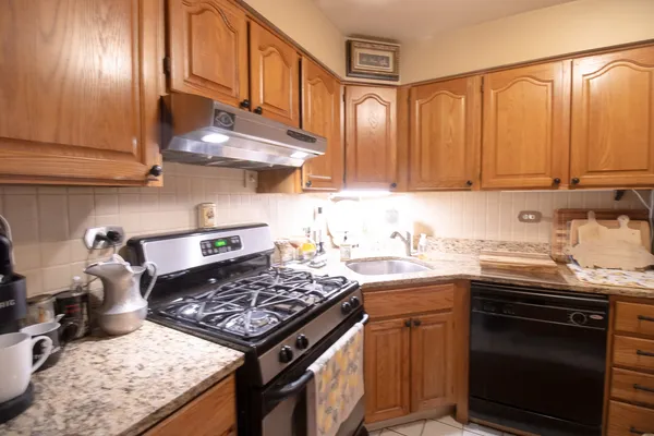 $200,000 | 521 73rd Street, Unit 104, Downers Grove, IL 60516