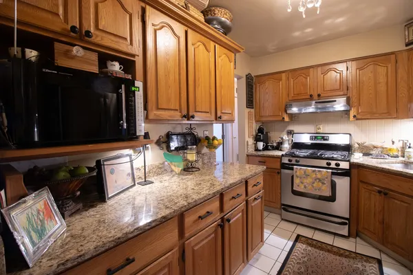 $200,000 | 521 73rd Street, Unit 104, Downers Grove, IL 60516