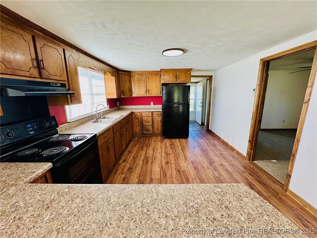 790 Old Whiteville Road Lumberton, NC 28358 - Photo 7 of 29 a kitchen with a stove a refrigerator and a sink