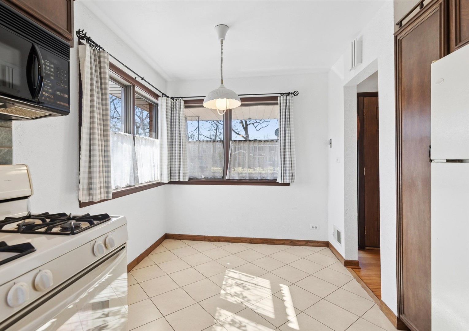 1473 Edgewood Road Lake Forest, IL 60045 - Photo 14 of 33 Gallery Image 14