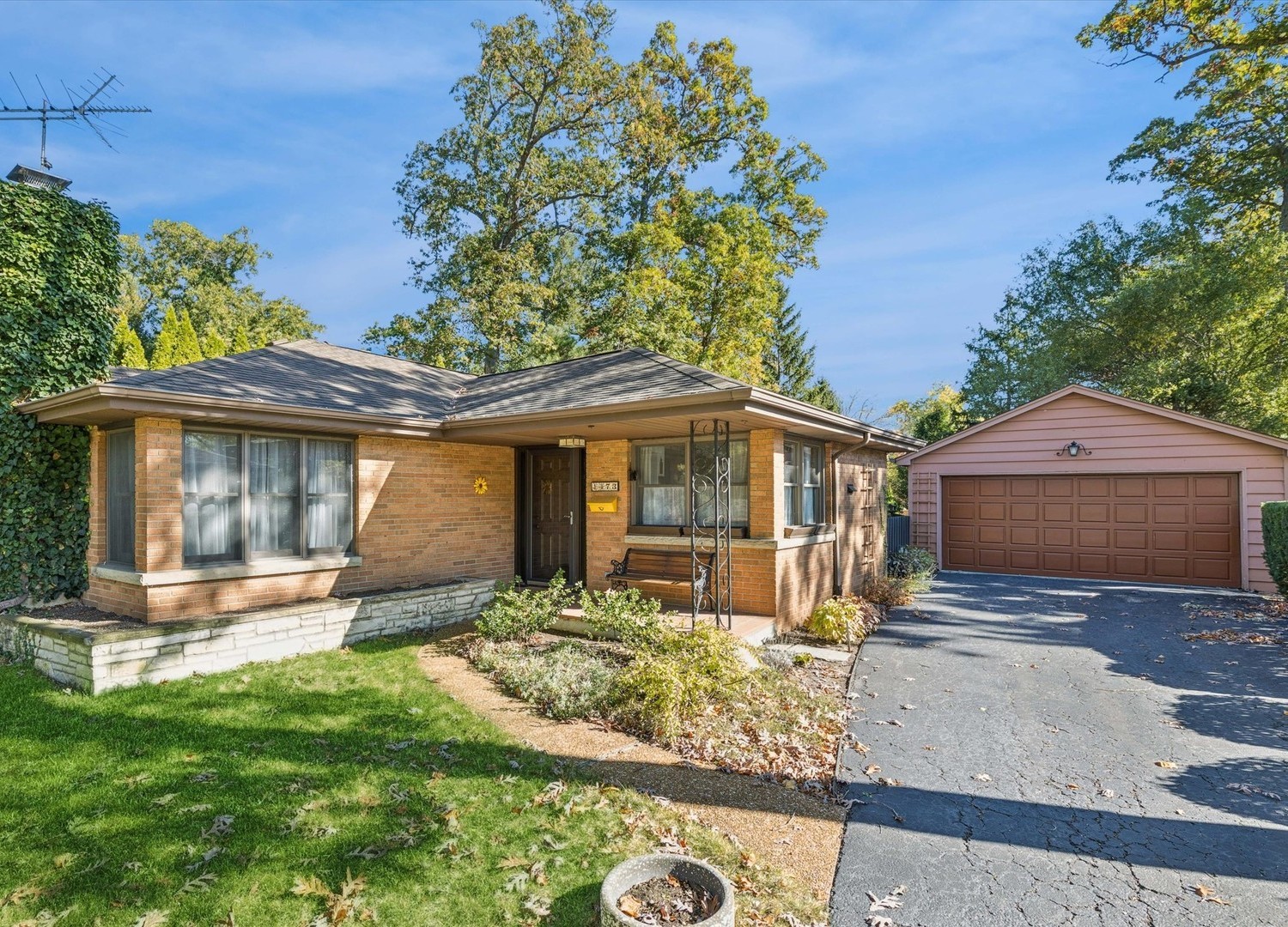 1473 Edgewood Road Lake Forest, IL 60045 - Photo 3 of 33 Gallery Image 3