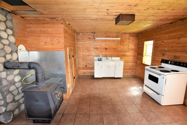 $289,900 | 17195 350th Street, Wannaska, MN 56761