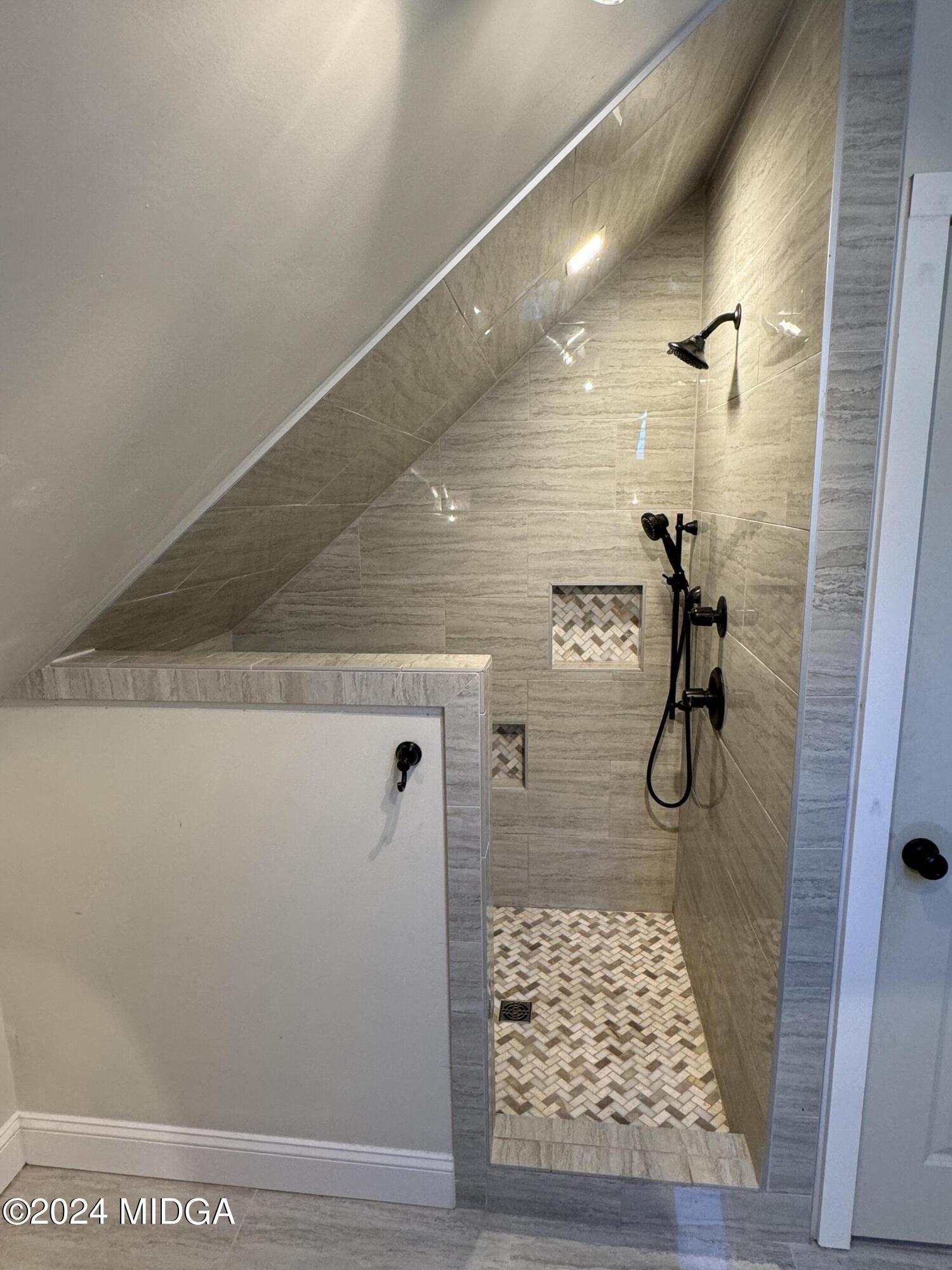 910 Laurel Avenue Macon, GA 31211 - Photo 26 of 41 a bathroom with a shower