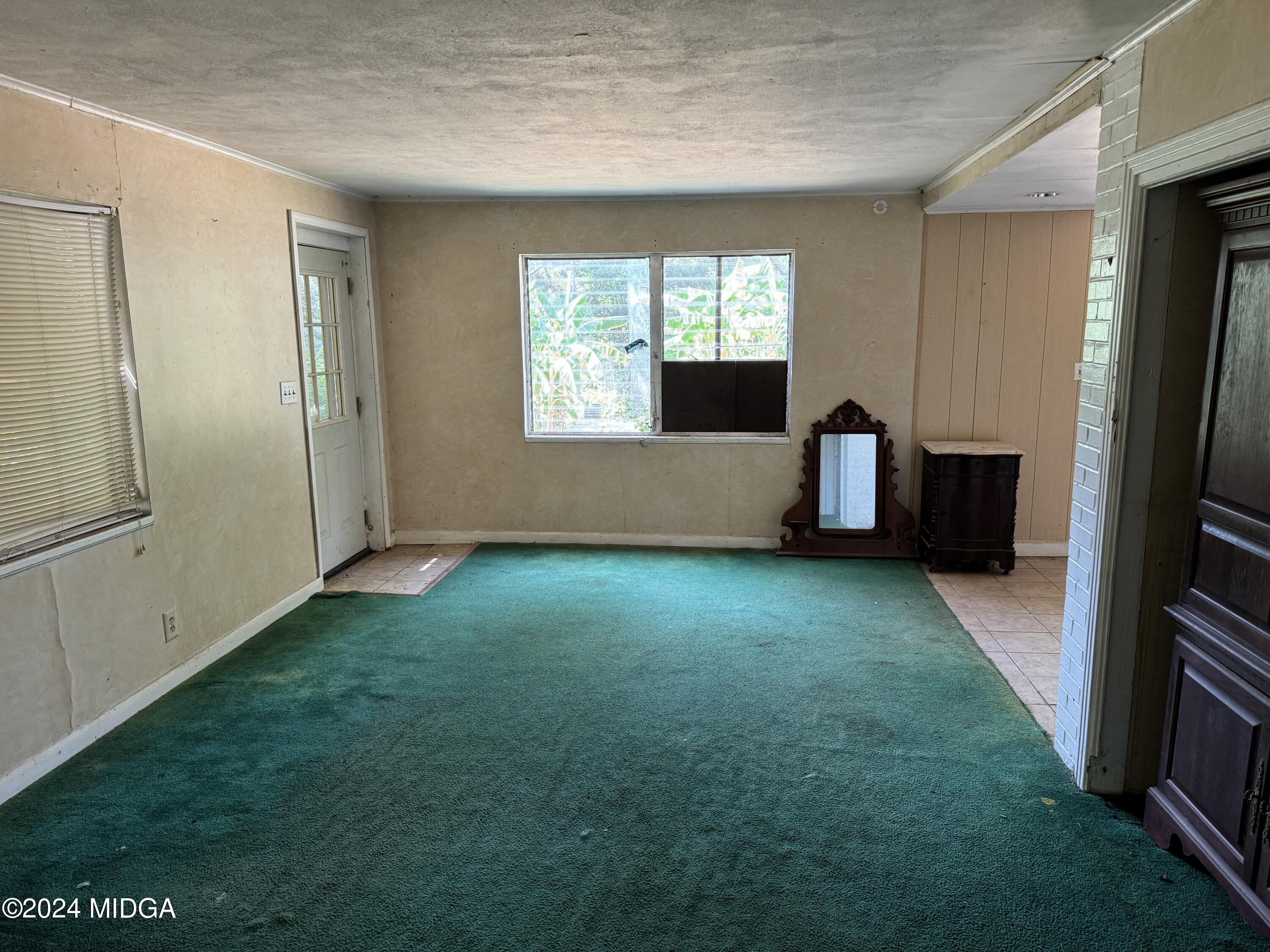 910 Laurel Avenue Macon, GA 31211 - Photo 38 of 41 a view of an empty room with a window