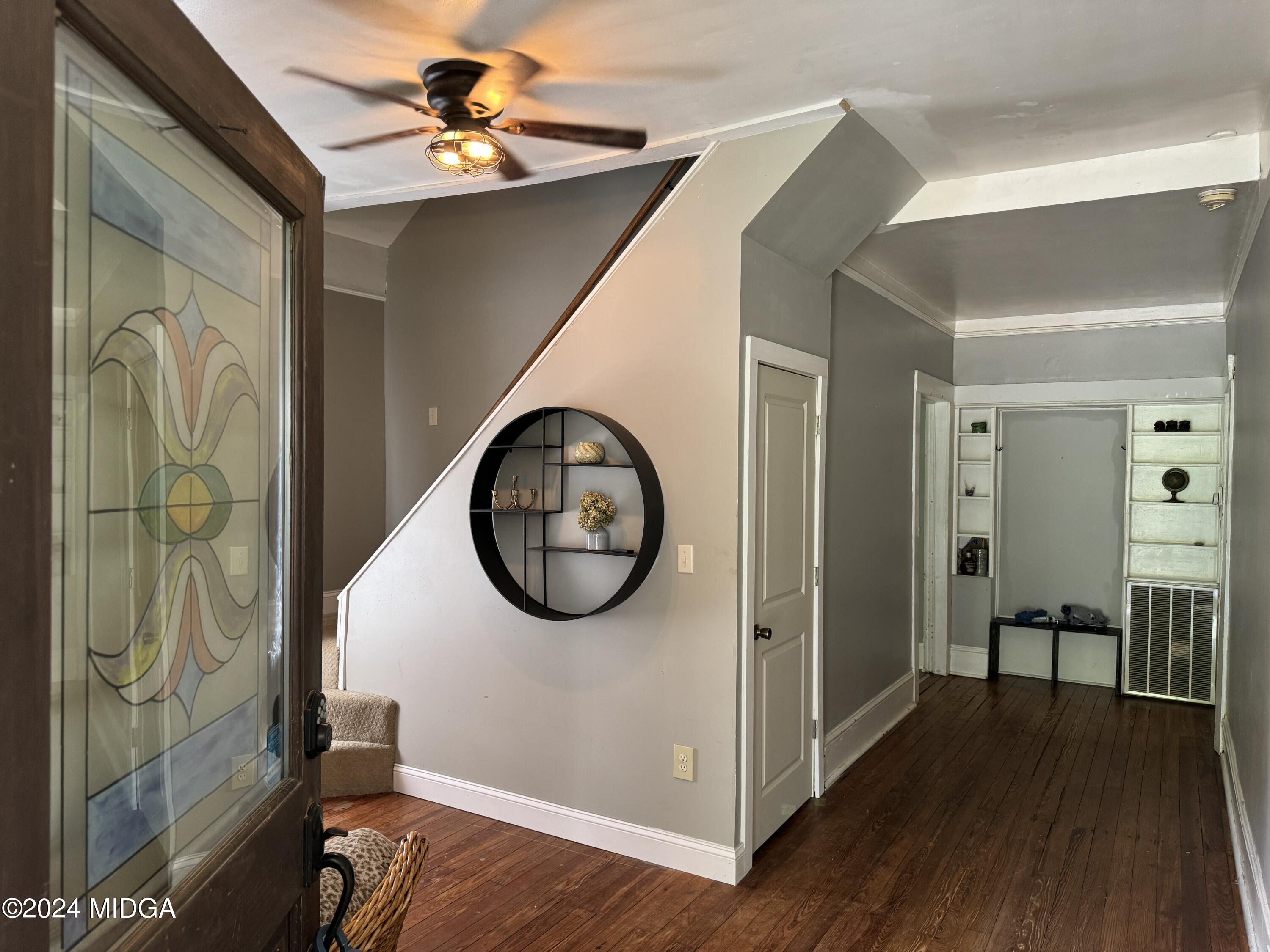 910 Laurel Avenue Macon, GA 31211 - Photo 5 of 41 a view of a livingroom with furniture and wooden floor