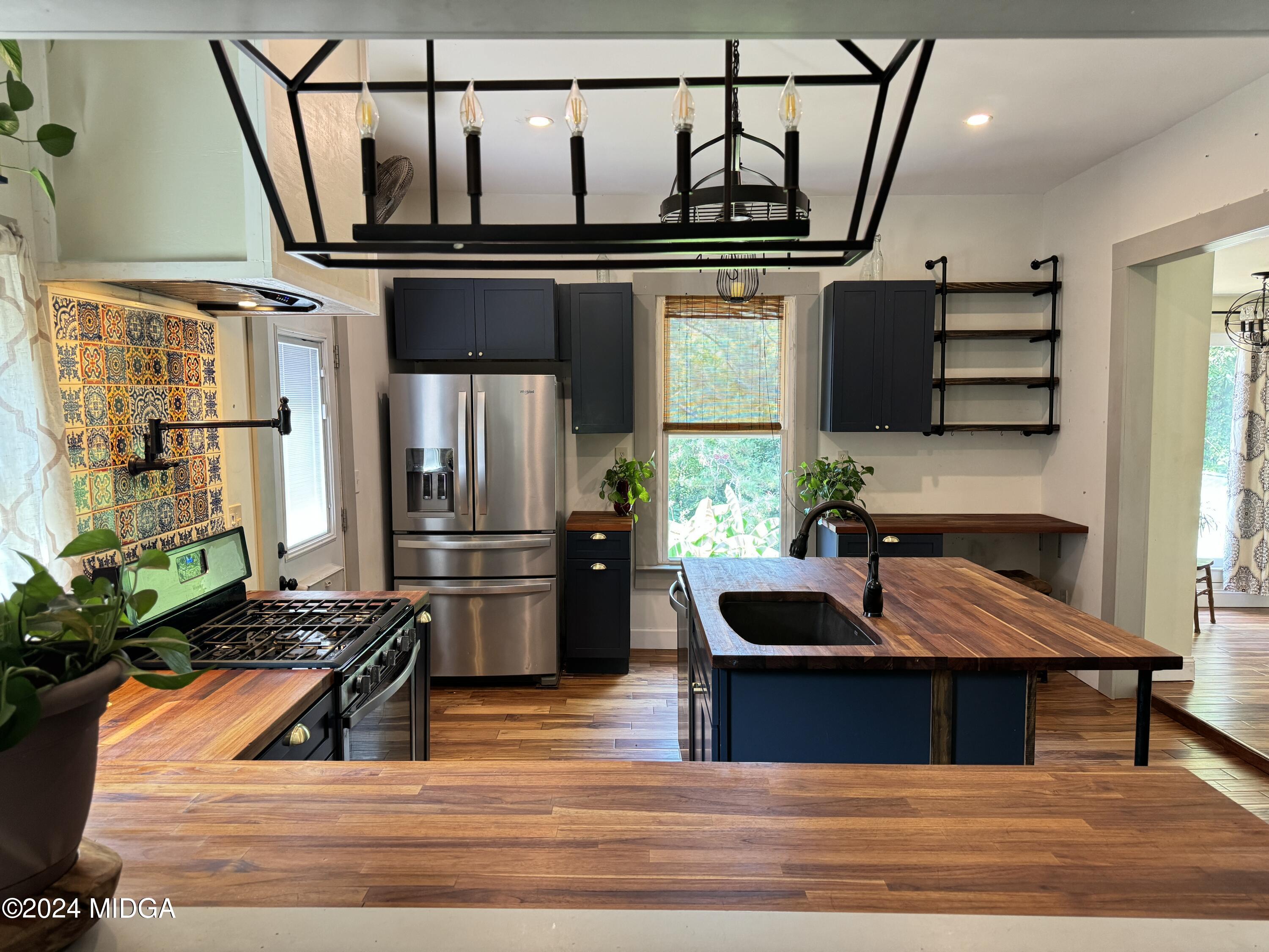 910 Laurel Avenue Macon, GA 31211 - Photo 7 of 41 a living room with furniture and a flat screen tv