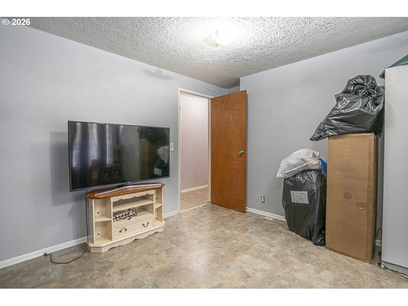 1962 Bunker Hill Road South Salem, OR 97306 - Photo 17 of 32