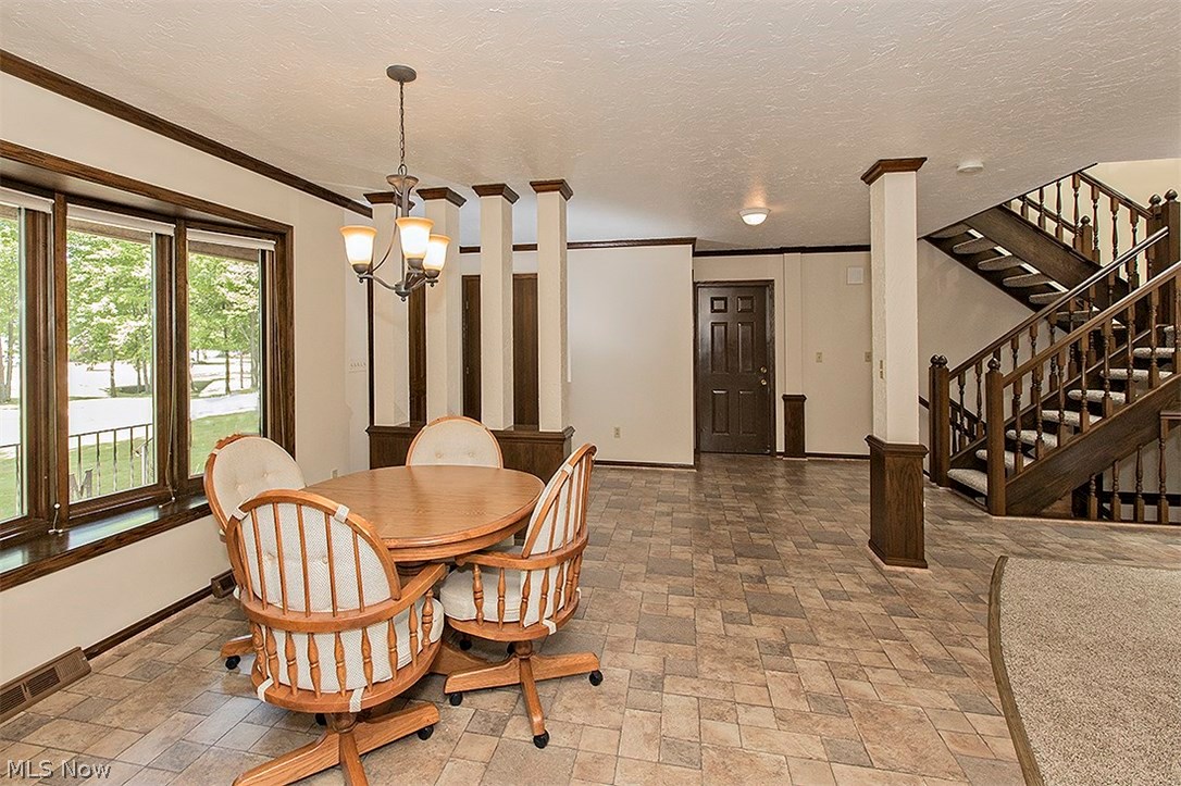 6515 Liberty Road Solon, OH 44139 - Photo 15 of 34 Kitchen dinette