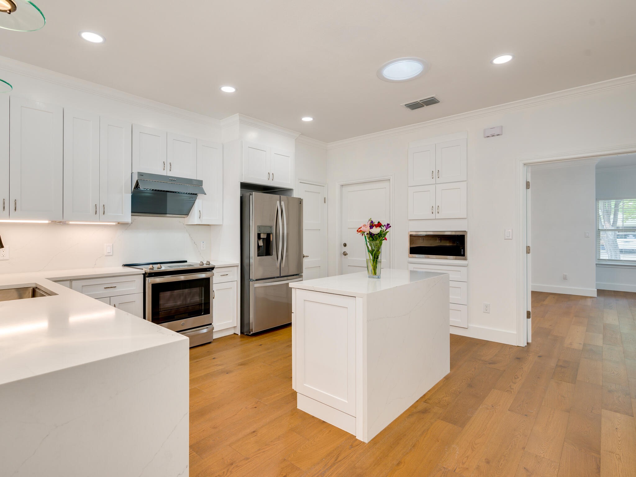 4601 Eilers Avenue Austin, TX 78751 - Photo 4 of 32