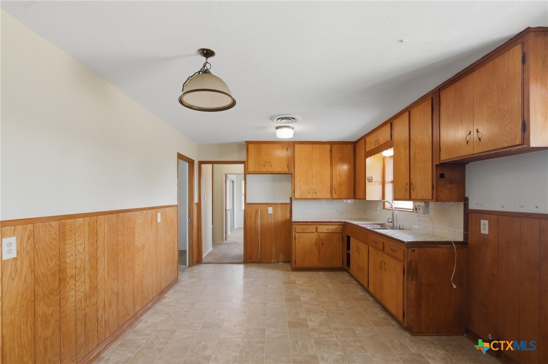 7287 Hanselman Road Victoria, TX 77905 - Photo 6 of 42 Gallery Image 6
