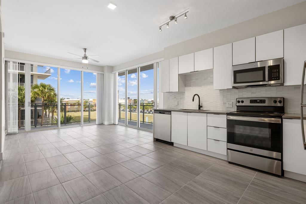 120 North Compass Way, Unit 338 Dania Beach, FL 33004 - Photo 2 of 40