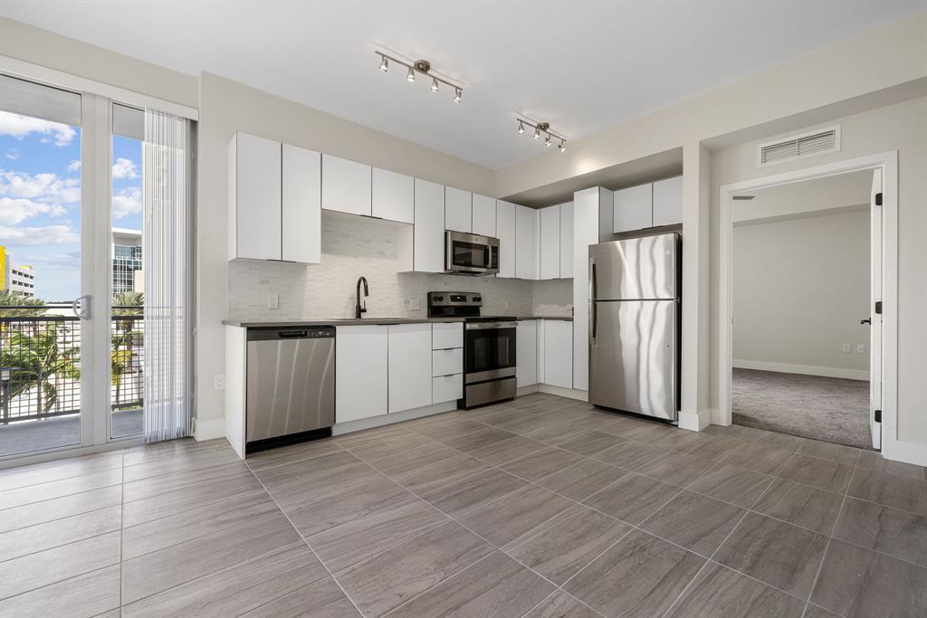 120 North Compass Way, Unit 338 Dania Beach, FL 33004 - Photo 5 of 40