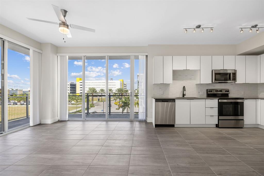 120 North Compass Way, Unit 338 Dania Beach, FL 33004 - Photo 6 of 40